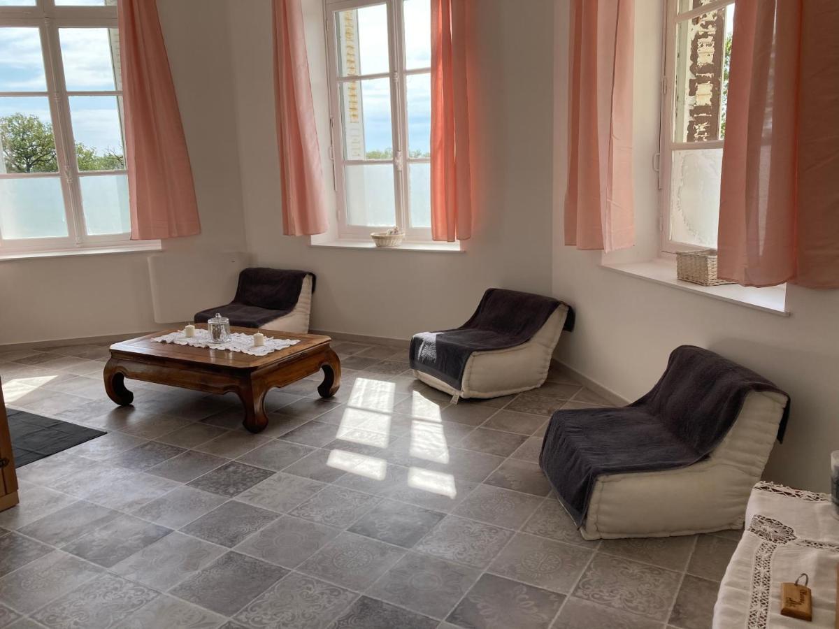 Gîte 2 chambres 5 personnes dans le château de la bouchatte Chazemais Extérieur photo