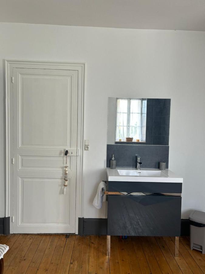 Gîte 2 chambres 5 personnes dans le château de la bouchatte Chazemais Extérieur photo