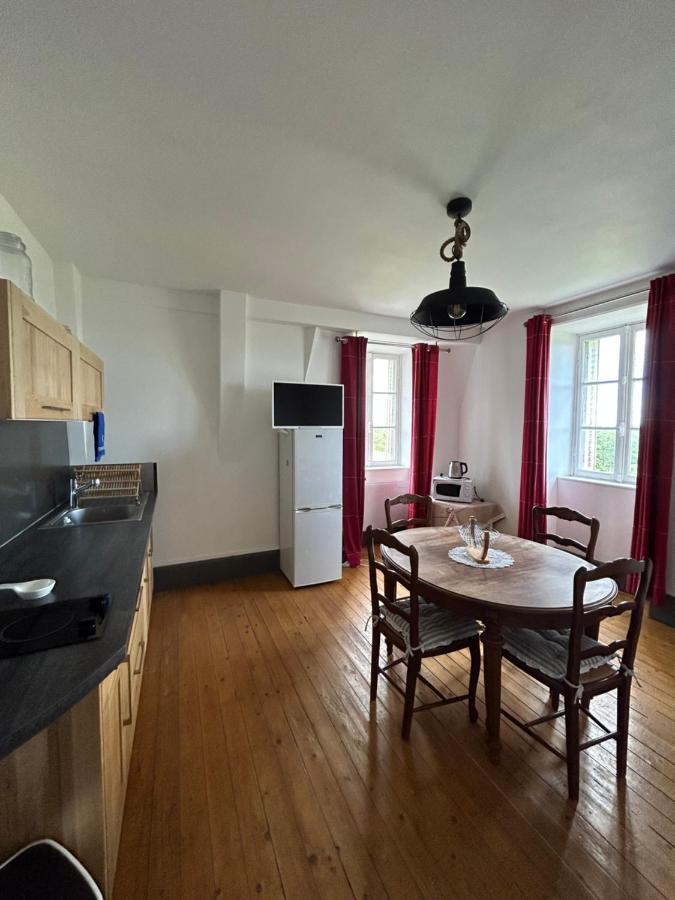 Gîte 2 chambres 5 personnes dans le château de la bouchatte Chazemais Extérieur photo