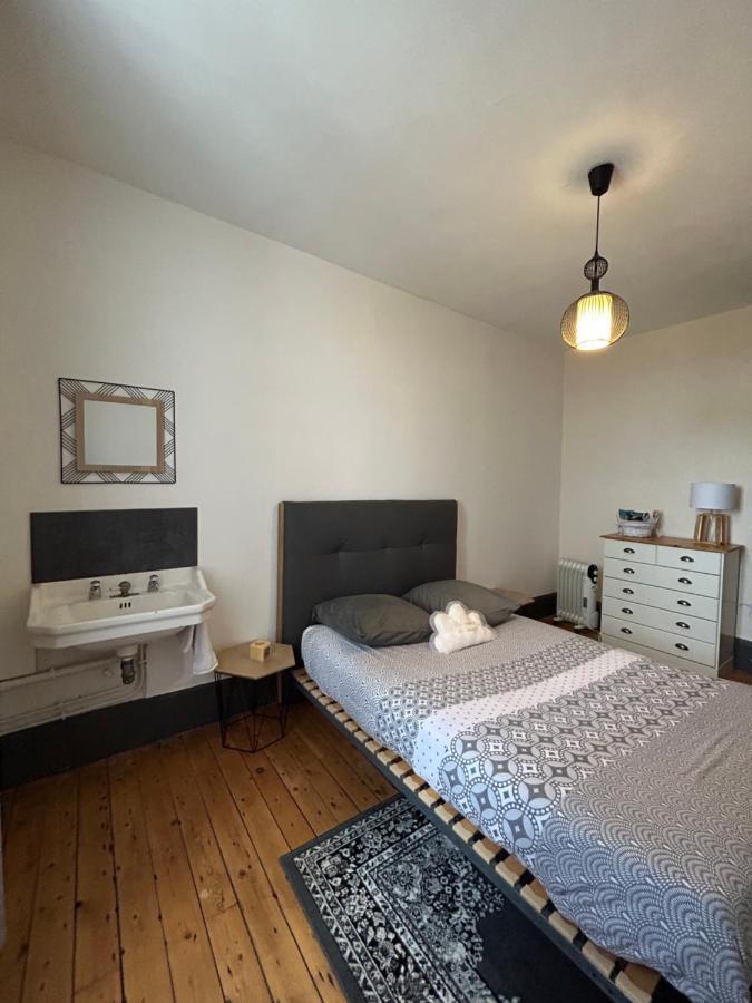 Gîte 2 chambres 5 personnes dans le château de la bouchatte Chazemais Extérieur photo